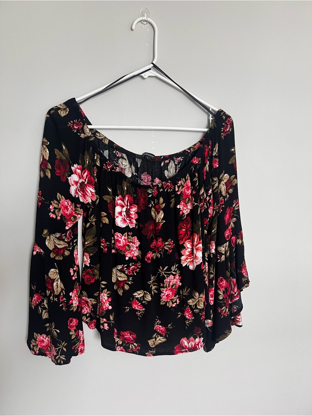 Off-Shoulder black Floral y2k Blouse in Black pink and Red size L